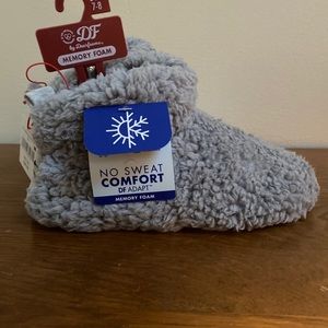Dearfoams Memory Foam No Sweat Gray Women's Bootie Slippers Size M 7-8 NWT